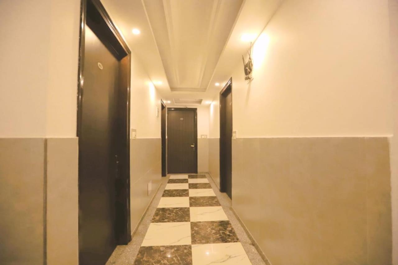 Hotel Almora Sky Near By Delhi International Airport With - Free Airport Pickup And Drop Нью-Дели Экстерьер фото