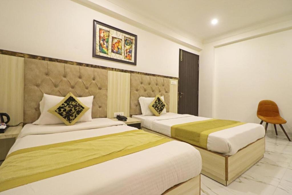 Hotel Almora Sky Near By Delhi International Airport With - Free Airport Pickup And Drop Нью-Дели Экстерьер фото