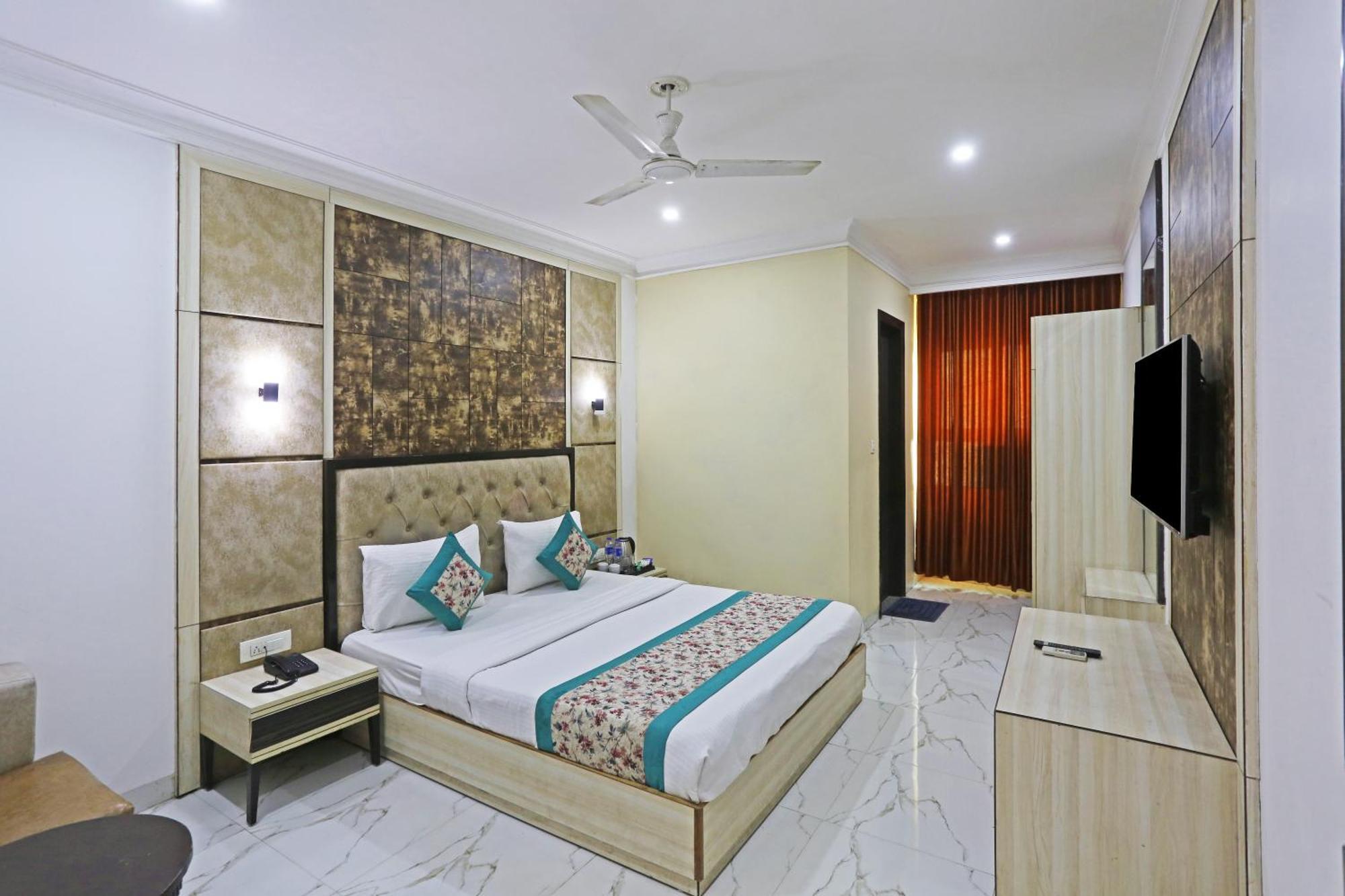 Hotel Almora Sky Near By Delhi International Airport With - Free Airport Pickup And Drop Нью-Дели Экстерьер фото