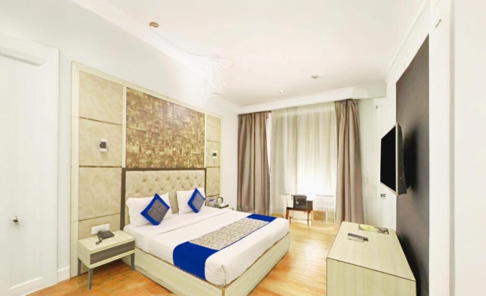 Hotel Almora Sky Near By Delhi International Airport With - Free Airport Pickup And Drop Нью-Дели Экстерьер фото