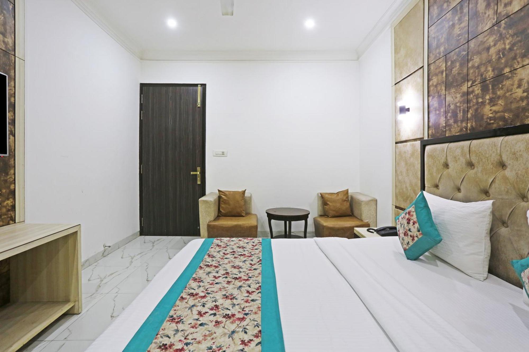 Hotel Almora Sky Near By Delhi International Airport With - Free Airport Pickup And Drop Нью-Дели Экстерьер фото